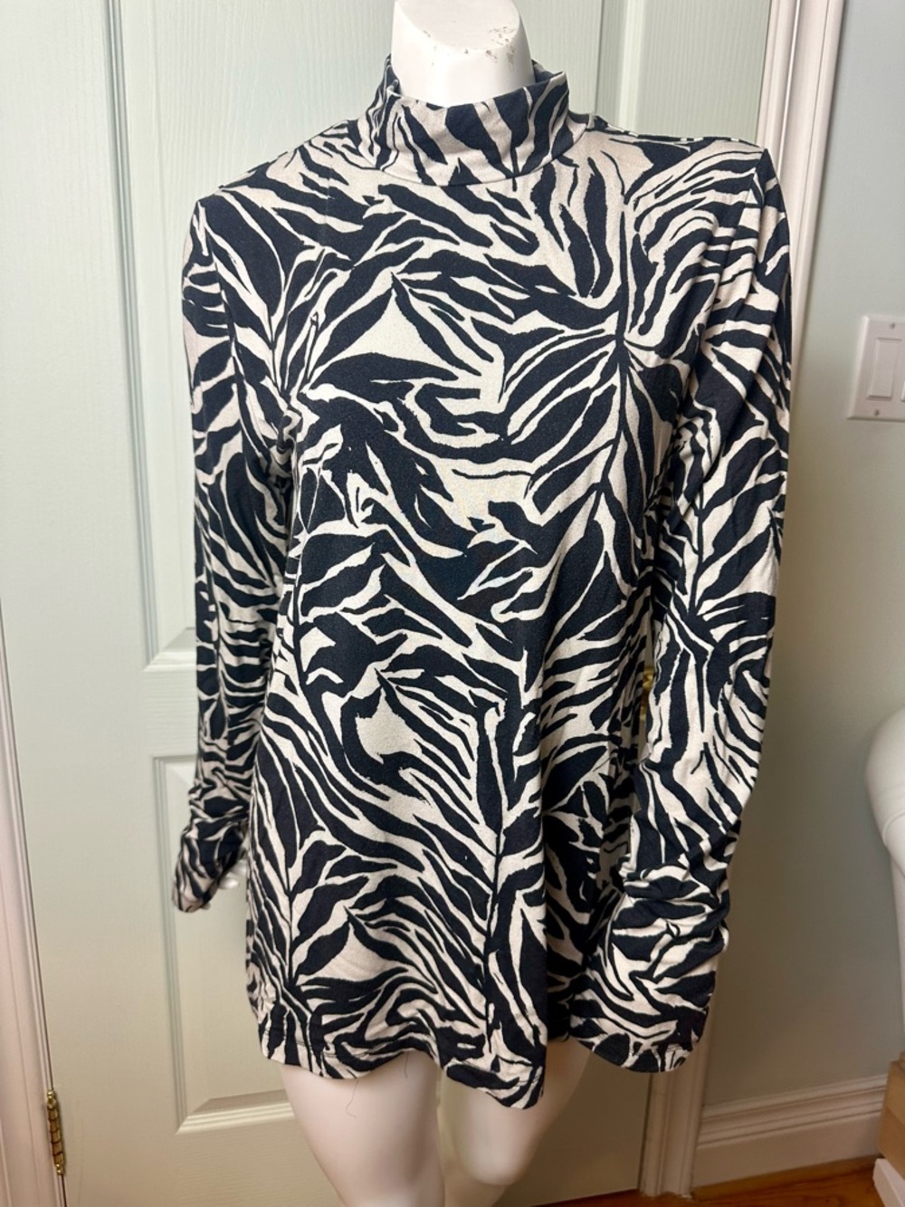 Rino & Pelle Black and Cream Zebra Print Top M